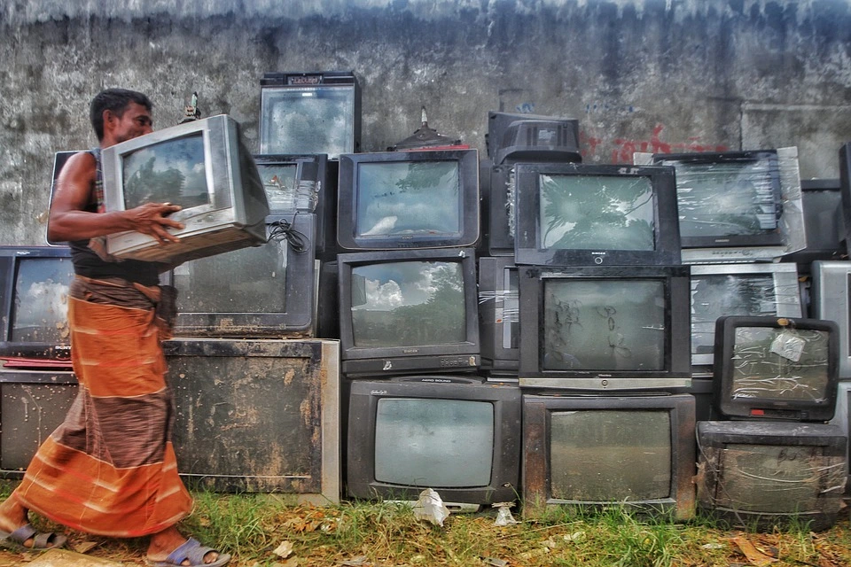 An informal recycler in Bangladesh recycles old televisions. This exposes the workers to hazardous chemicals.