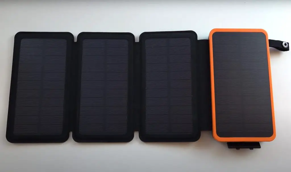 FELLE Solar Charger Power Bank laid out with 4 panels on table